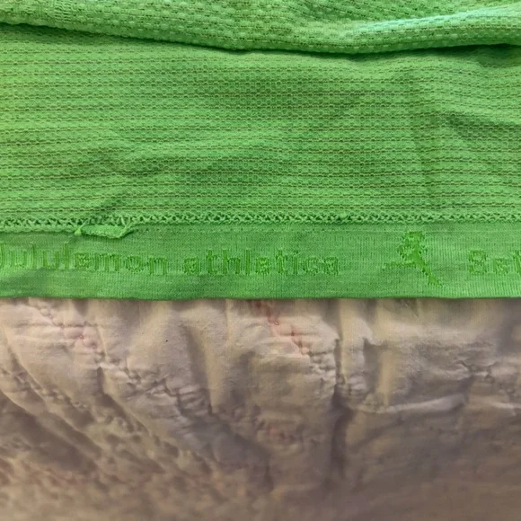 Lululemon Women’s Green Seamless Run Swiftly Short-Sleeve Top - Picture 3 of 3